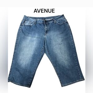 4/$40 AVENUE denim Capri jeans